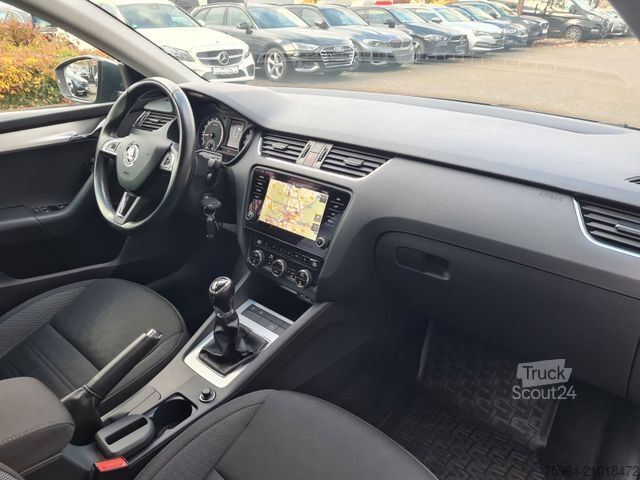 Minibus SKODA Octavia Combi Ambition 1.6 TDi - AHK -