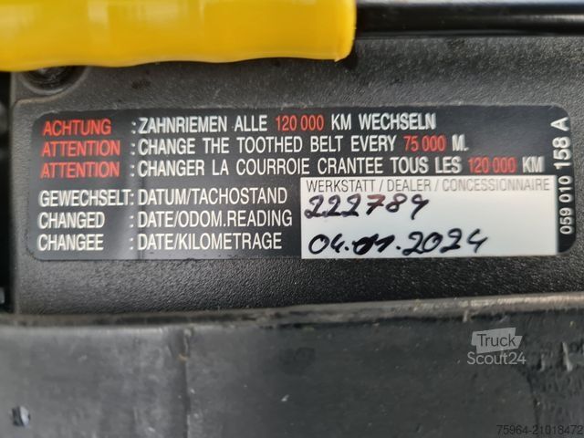 Minibus SKODA Octavia Combi Ambition 1.6 TDi - AHK -