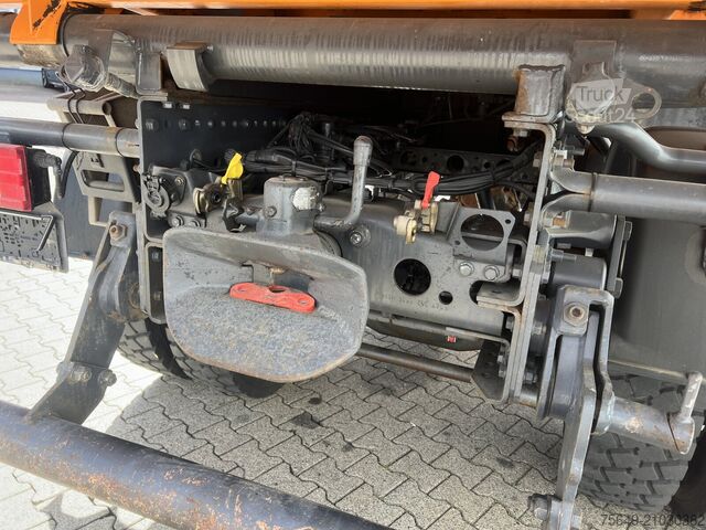 Camion-benne tricar Mercedes-Benz Atego 1823 AK 4x4 Atego 1823 AK 4x4