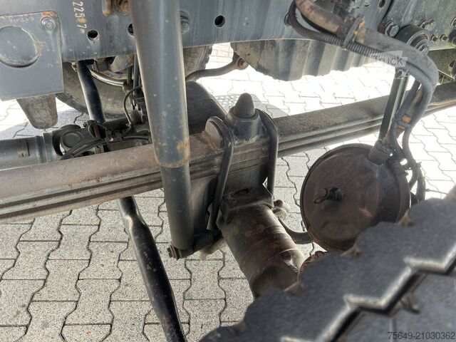 Camion-benne tricar Mercedes-Benz Atego 1823 AK 4x4 Atego 1823 AK 4x4