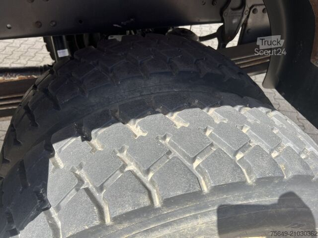 Camion-benne tricar Mercedes-Benz Atego 1823 AK 4x4 Atego 1823 AK 4x4