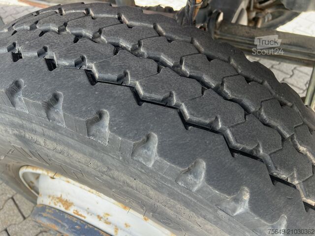 Camion-benne tricar Mercedes-Benz Atego 1823 AK 4x4 Atego 1823 AK 4x4