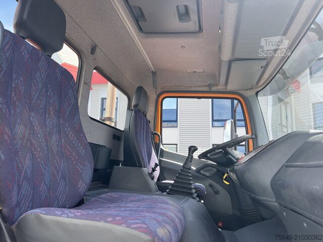 Camion-benne tricar Mercedes-Benz Atego 1823 AK 4x4 Atego 1823 AK 4x4