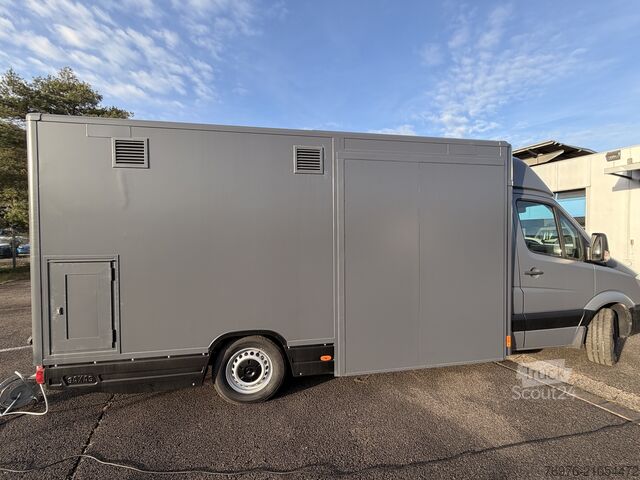 Magasin Mobile Mercedes-Benz Foodtruck, Imbisswagen, Food Truck mit neuer Küche und Ausstattung