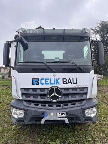 Грузовик-самосвал Mercedes-Benz Arocs