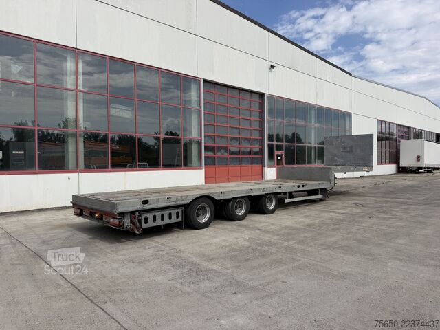 Низькорамний напівпричіп Möslein STO 3 Schwebheim  3 Achs Satteltieflader Plato 45 t GGfür Fertigteile, Baumaschinen