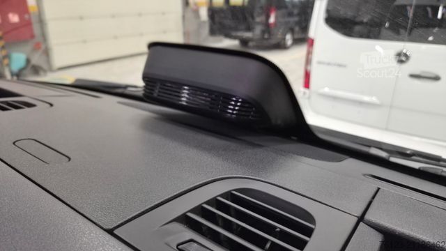 Minibus MERCEDES-BENZ 519  Allrad 4 x 4 Lagerfahrzeug Stock 20 Sitzer