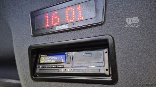 Minibus MERCEDES-BENZ 519  Allrad 4 x 4 Lagerfahrzeug Stock 20 Sitzer