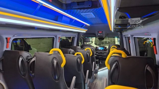 Minibus MERCEDES-BENZ 519  Allrad 4 x 4 Lagerfahrzeug Stock 20 Sitzer