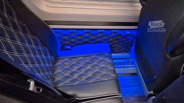 Minibus MERCEDES-BENZ 519  Allrad 4 x 4 Lagerfahrzeug Stock 20 Sitzer