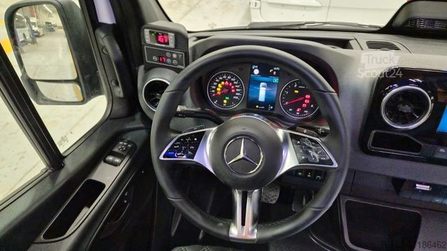 Minibus MERCEDES-BENZ 519  Allrad 4 x 4 Lagerfahrzeug Stock 20 Sitzer