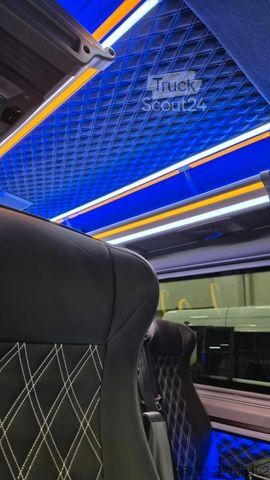 Minibus MERCEDES-BENZ 519  Allrad 4 x 4 Lagerfahrzeug Stock 20 Sitzer