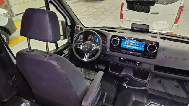 Minibus MERCEDES-BENZ 519  Allrad 4 x 4 Lagerfahrzeug Stock 20 Sitzer