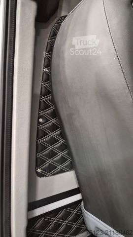 Minibus MERCEDES-BENZ 519  Allrad 4 x 4 Lagerfahrzeug Stock 20 Sitzer