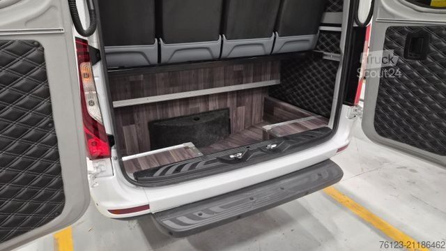 Minibus MERCEDES-BENZ 519  Allrad 4 x 4 Lagerfahrzeug Stock 20 Sitzer