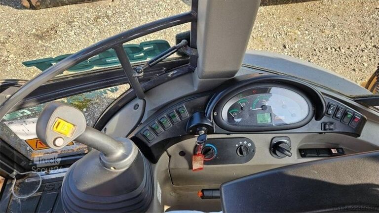 Экскаватор-погрузчик Case-IH 695 ST