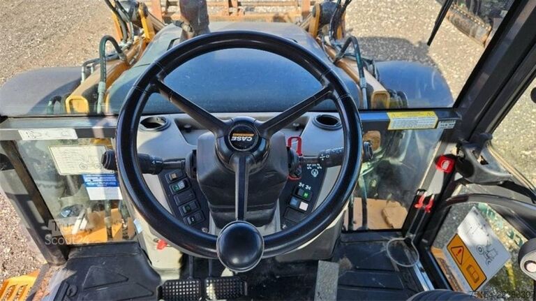 Экскаватор-погрузчик Case-IH 695 ST