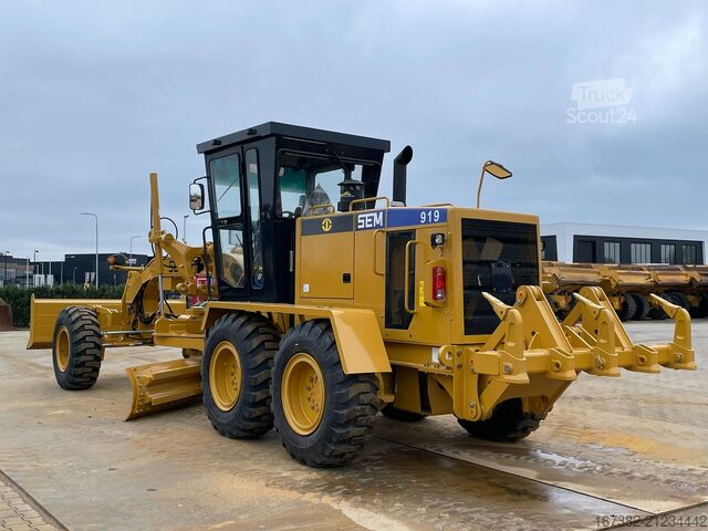 Motoniveladora SEM 919