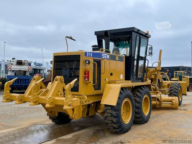 Motoniveladora SEM 919