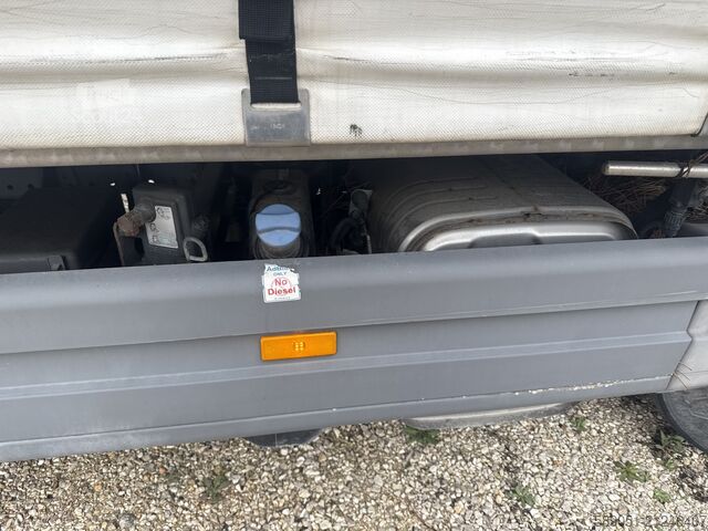 Brandalı ve hidrolik liftli kamyon Mercedes-Benz Atego 1228