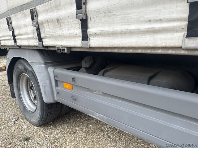 Brandalı ve hidrolik liftli kamyon Mercedes-Benz Atego 1228