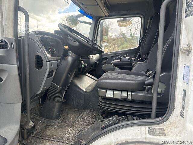 Brandalı ve hidrolik liftli kamyon Mercedes-Benz Atego 1228