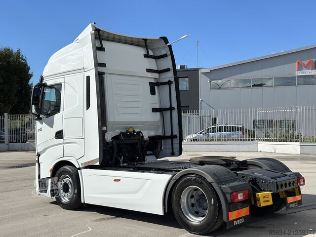 Standard tractor unit IVECO S WAY 530