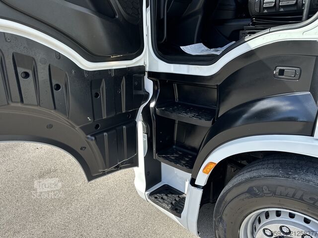 Standard tractor unit IVECO S WAY 530