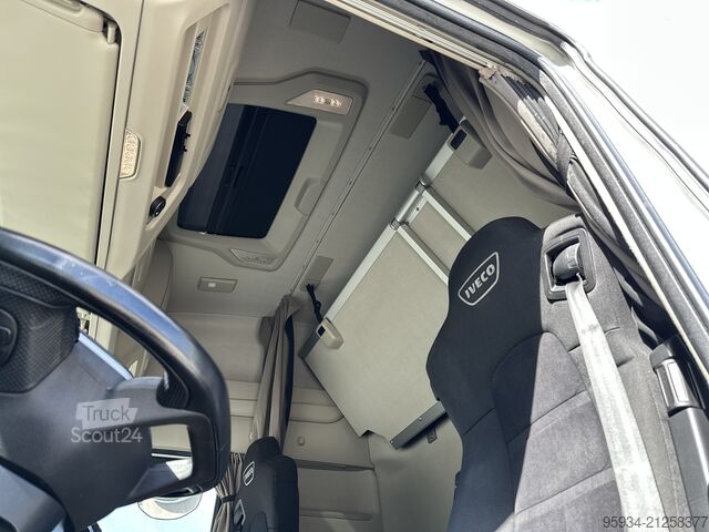 Standard tractor unit IVECO S WAY 530