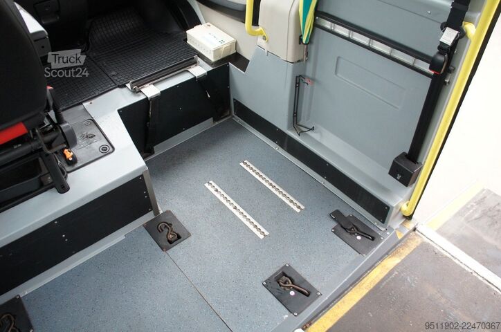 Minibús FIAT Ducato CNG Rollstuhl 6-Sitzer Rampe 2 Plätze