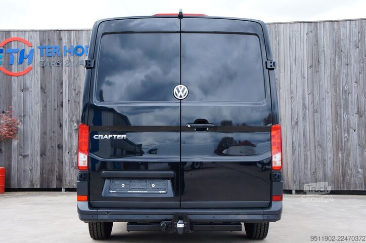 Slēgtais furgons VW Crafter 2.0 TDi L2H1 DSG LED Massage ACC AHK 3.5