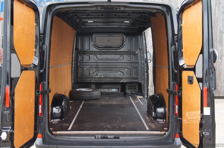 Slēgtais furgons VW Crafter 2.0 TDi L2H1 DSG LED Massage ACC AHK 3.5