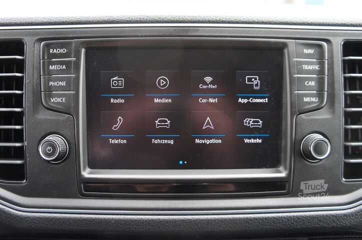 Slēgtais furgons VW Crafter 2.0 TDi L2H1 DSG LED Massage ACC AHK 3.5