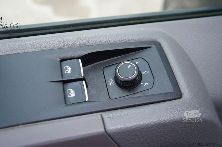 Slēgtais furgons VW Crafter 2.0 TDi L2H1 DSG LED Massage ACC AHK 3.5