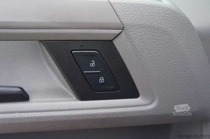 Slēgtais furgons VW Crafter 2.0 TDi L2H1 DSG LED Massage ACC AHK 3.5