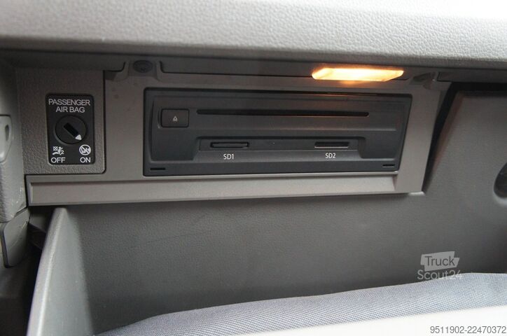 Slēgtais furgons VW Crafter 2.0 TDi L2H1 DSG LED Massage ACC AHK 3.5
