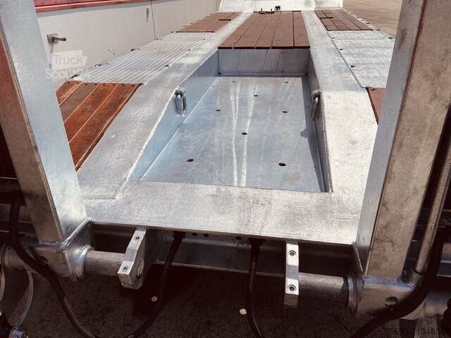 Remorcă cu platformă joasă Möslein T 4 VB F  4 Achs Tieflader- Anhänger, Neufahrzeug