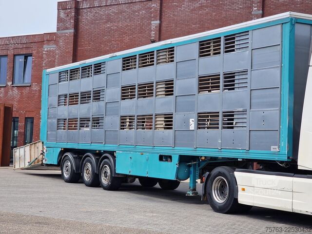  Lecitrailer Guiton livestock trailer 3 deck - Loadlift - St...