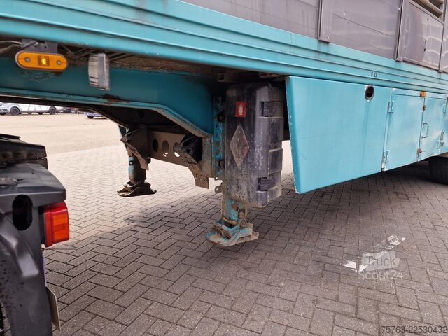 Превоз на едър рогат добитък Lecitrailer Guiton livestock trailer 3 deck - Loadlift - St...