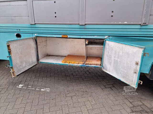 Превоз на едър рогат добитък Lecitrailer Guiton livestock trailer 3 deck - Loadlift - St...