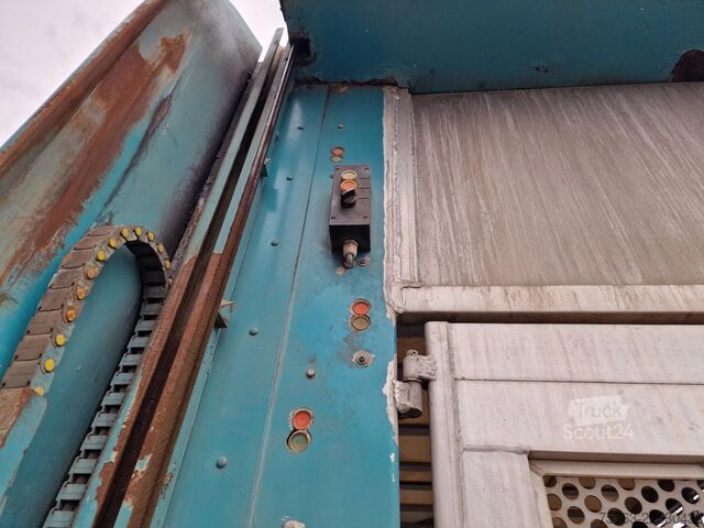 Превоз на едър рогат добитък Lecitrailer Guiton livestock trailer 3 deck - Loadlift - St...
