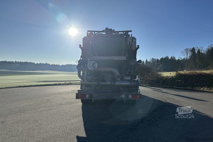 Specializētais kravas auto Mercedes-Benz Actros 3243 8x4 Trockensauger / Swiss-Vehicle
