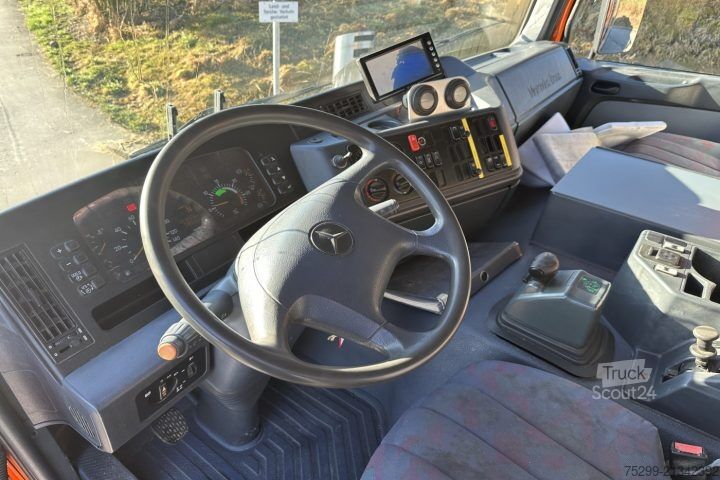 Specializētais kravas auto Mercedes-Benz Actros 3243 8x4 Trockensauger / Swiss-Vehicle