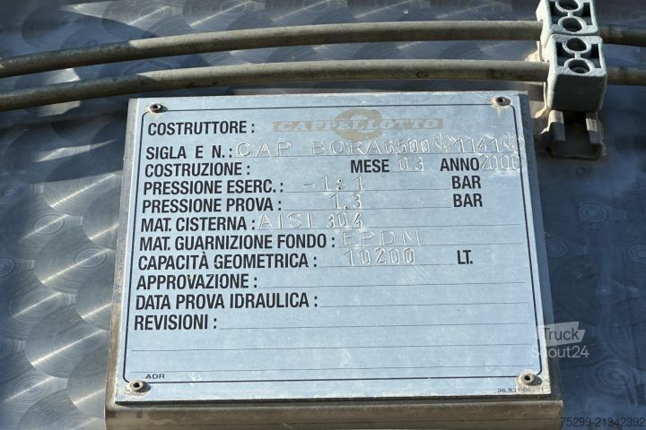 Specializētais kravas auto Mercedes-Benz Actros 3243 8x4 Trockensauger / Swiss-Vehicle