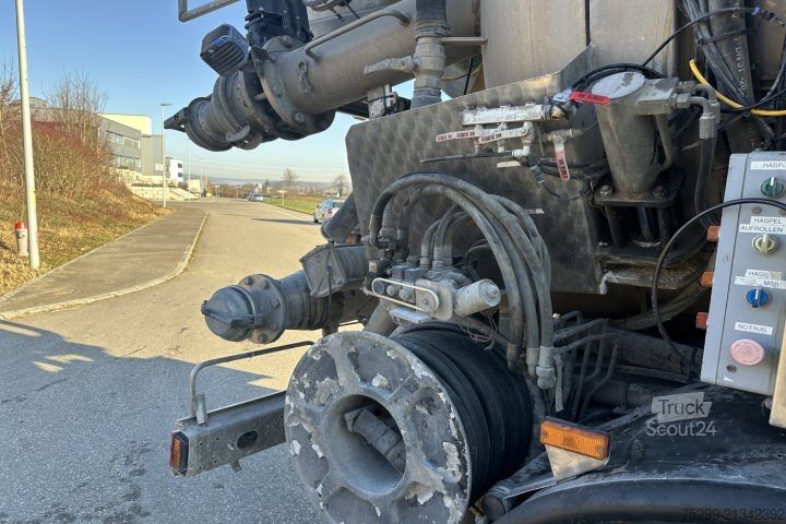 Specializētais kravas auto Mercedes-Benz Actros 3243 8x4 Trockensauger / Swiss-Vehicle