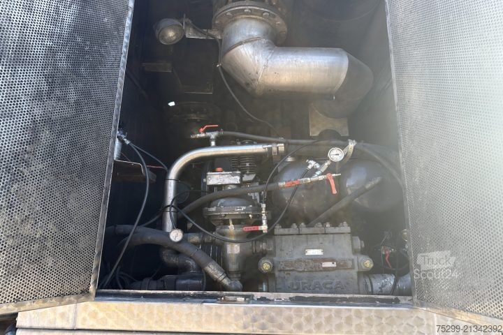 Specializētais kravas auto Mercedes-Benz Actros 3243 8x4 Trockensauger / Swiss-Vehicle