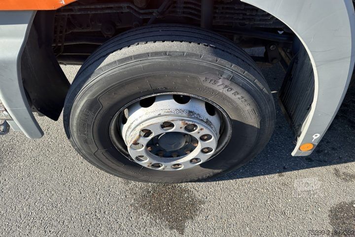 Specializētais kravas auto Mercedes-Benz Actros 3243 8x4 Trockensauger / Swiss-Vehicle