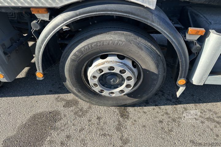 Specializētais kravas auto Mercedes-Benz Actros 3243 8x4 Trockensauger / Swiss-Vehicle