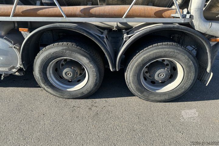 Specializētais kravas auto Mercedes-Benz Actros 3243 8x4 Trockensauger / Swiss-Vehicle