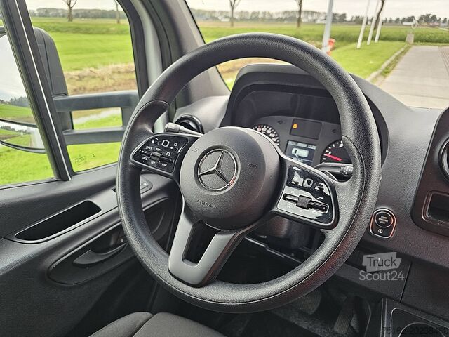 Valise MERCEDES-BENZ SPRINTER 315 Bakwagen Laadklep!